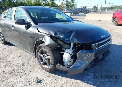 2025 Kia K4 Lxs z USA, uszkodzony, nr VIN 3KPFT4DE0SE016062